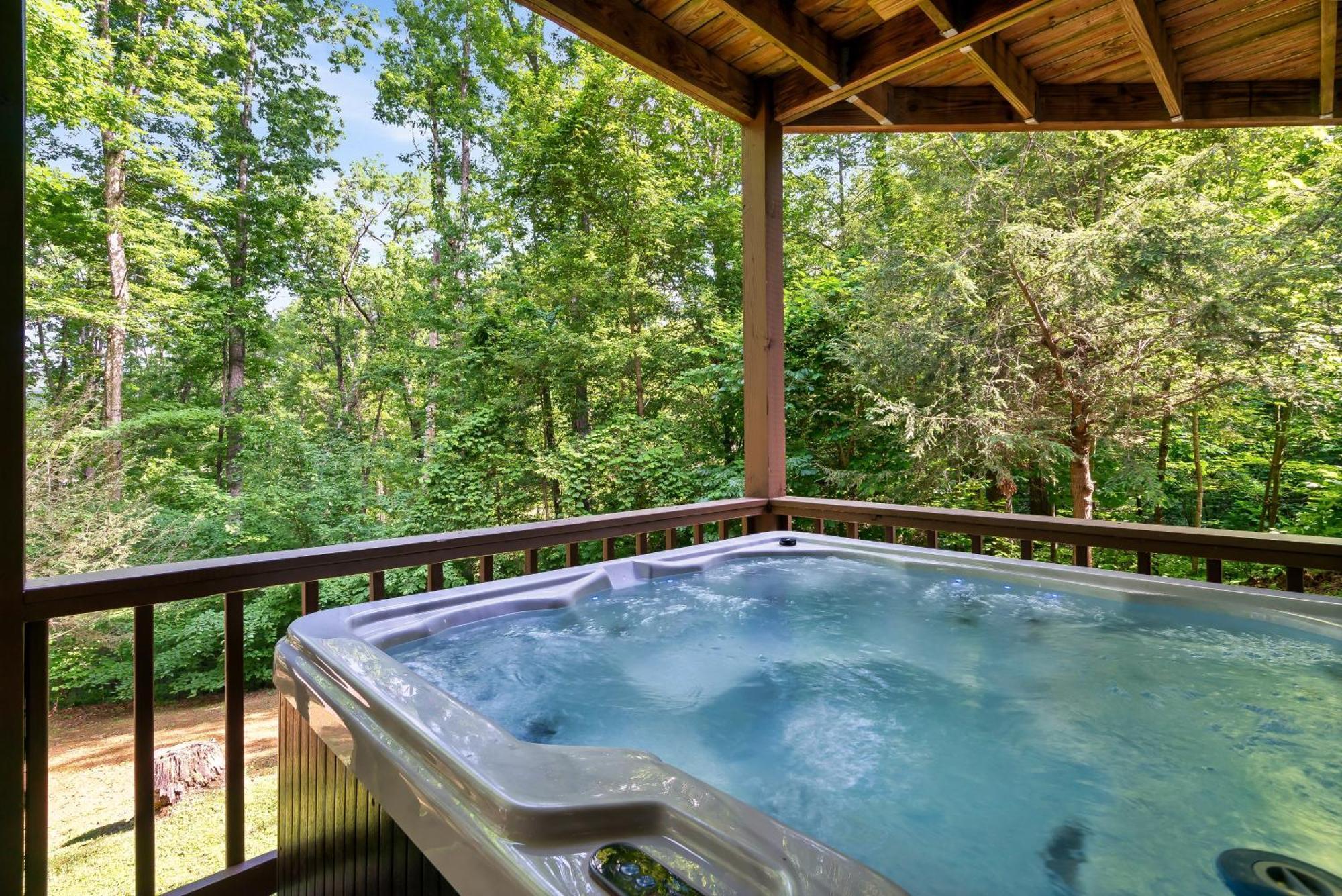Peaceful Family Cabin With Hot Tub, Game Room, & More! Sevierville Ngoại thất bức ảnh