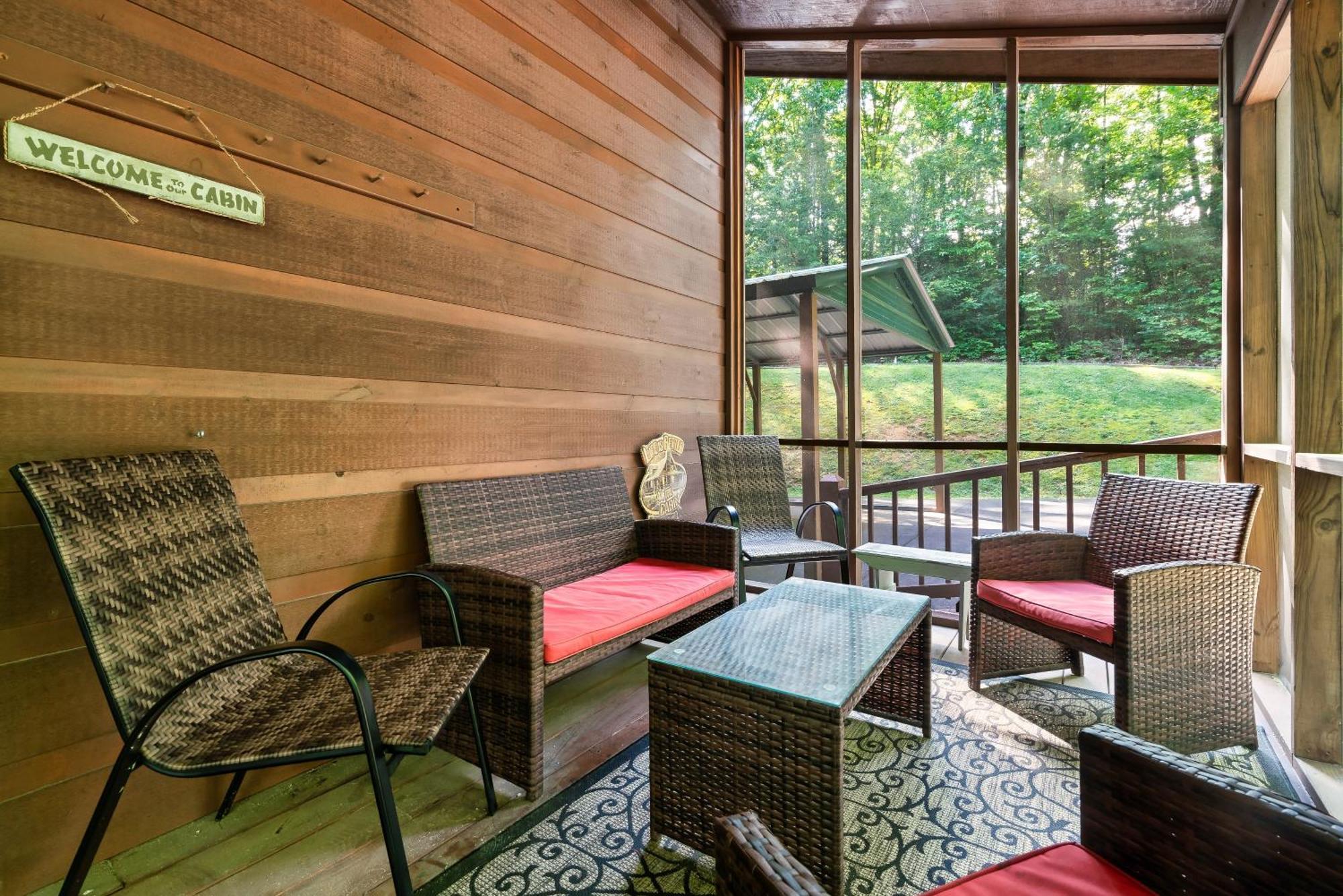 Peaceful Family Cabin With Hot Tub, Game Room, & More! Sevierville Ngoại thất bức ảnh