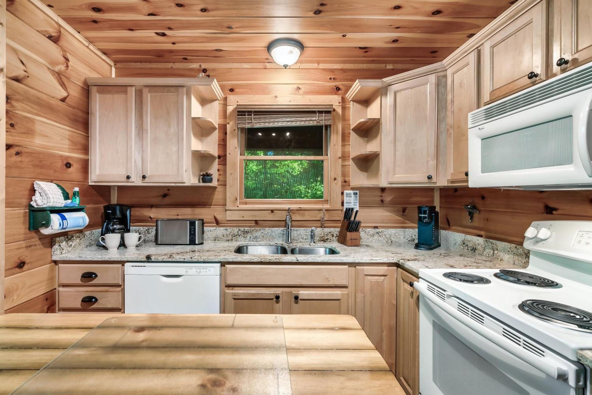 Peaceful Family Cabin With Hot Tub, Game Room, & More! Sevierville Ngoại thất bức ảnh