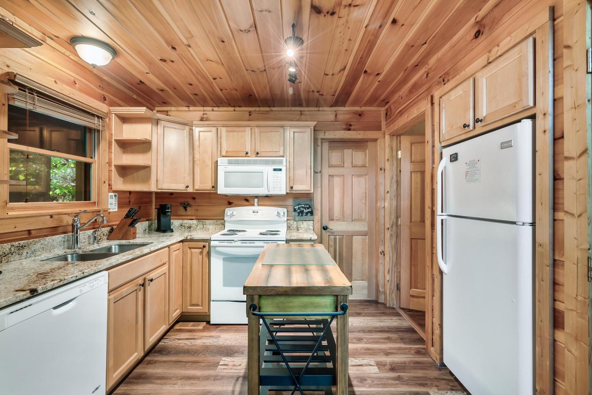 Peaceful Family Cabin With Hot Tub, Game Room, & More! Sevierville Ngoại thất bức ảnh