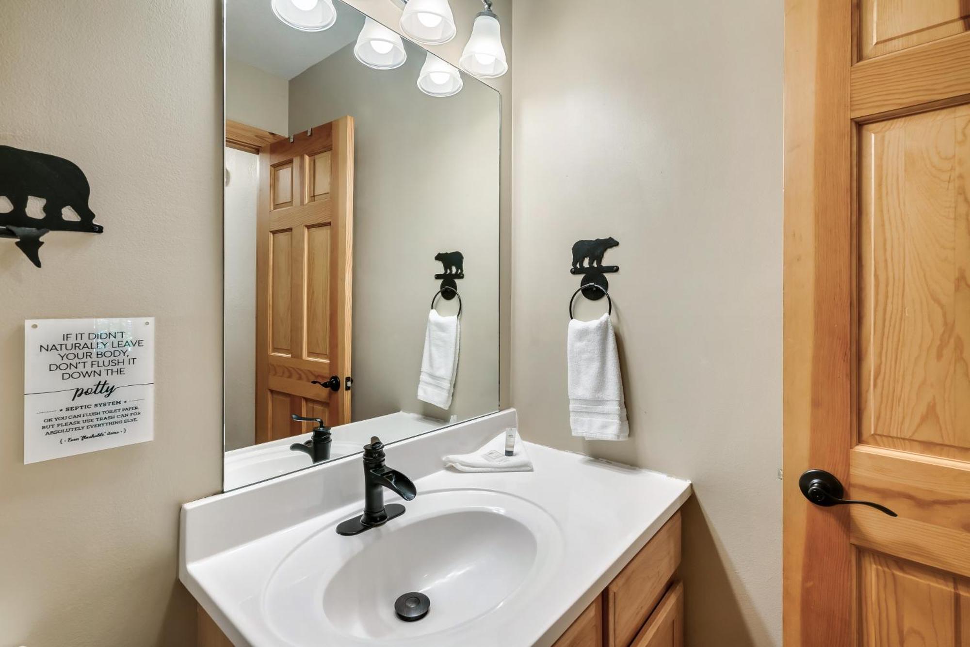 Peaceful Family Cabin With Hot Tub, Game Room, & More! Sevierville Ngoại thất bức ảnh